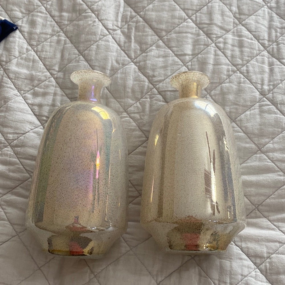 2 Vases